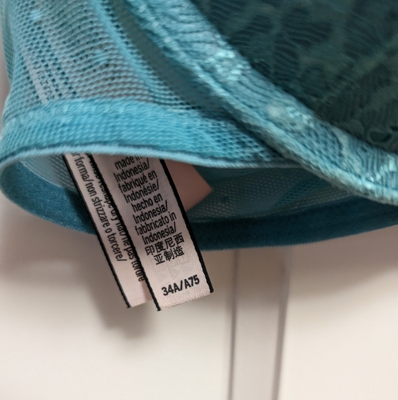 Victoria Secret Front Close Bras - Size 32A - Picture 4 of 7